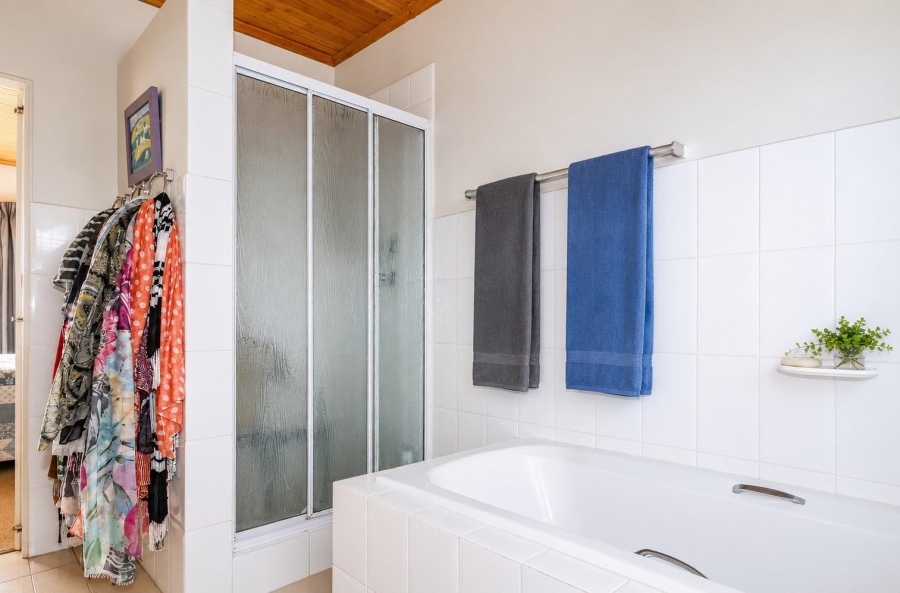 4 Bedroom Property for Sale in Perlemoenbaai Western Cape